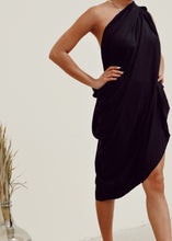 Load image into Gallery viewer, PAREO| black sands